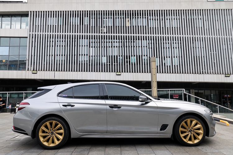 Used Genesis G70 2024 2.0T Hunter Model Rear-Drive Luxury Edition Shooting Brake Right Side