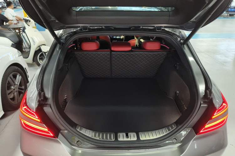 Used Genesis G70 2024 2.0T Hunter Model Rear-Drive Luxury Edition Shooting Brake Trunk