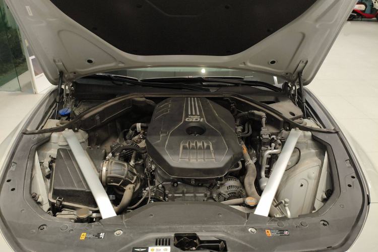 Used Genesis G70 2024 2.0T Hunter Model Rear-Drive Luxury Edition Shooting Brake Engine Bay