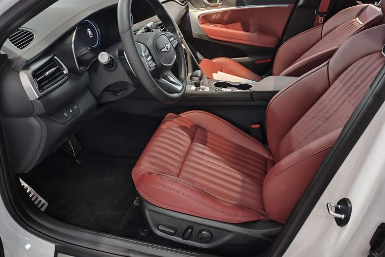 Used Genesis G70 2024 2.0T Hunter Model Rear-Drive Luxury Edition Shooting Brake Interior 1