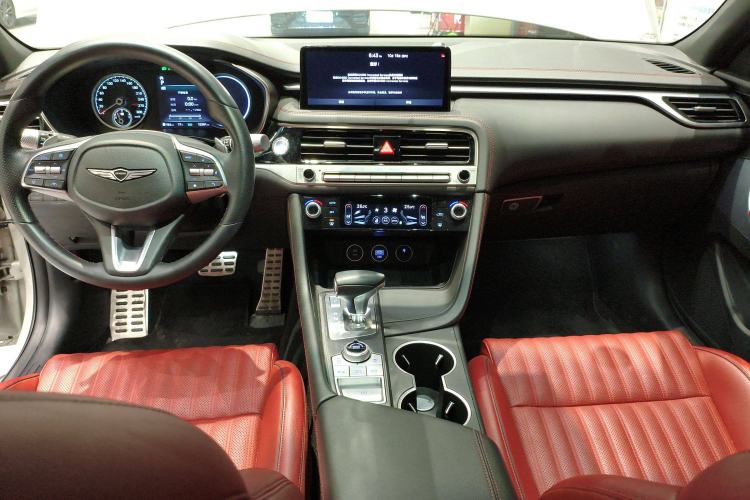 Used Genesis G70 2024 2.0T Hunter Model Rear-Drive Luxury Edition Shooting Brake Interior 2