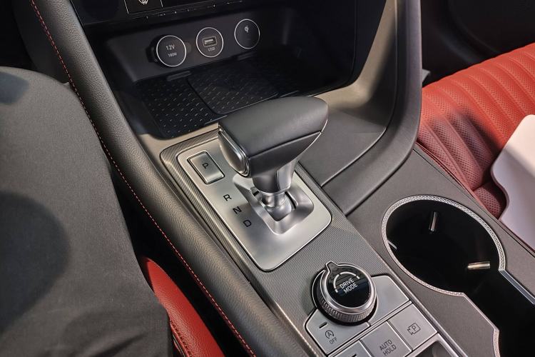 Used Genesis G70 2024 2.0T Hunter Model Rear-Drive Luxury Edition Shooting Brake Interior 2