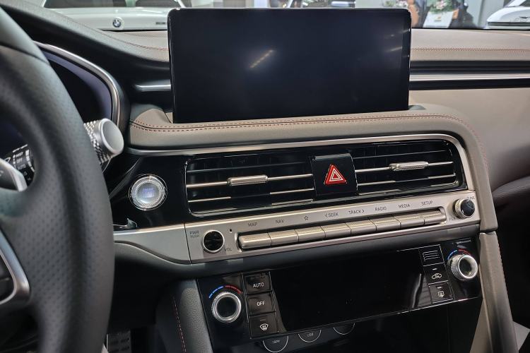 Used Genesis G70 2024 2.0T Hunter Model Rear-Drive Luxury Edition Shooting Brake Interior 3