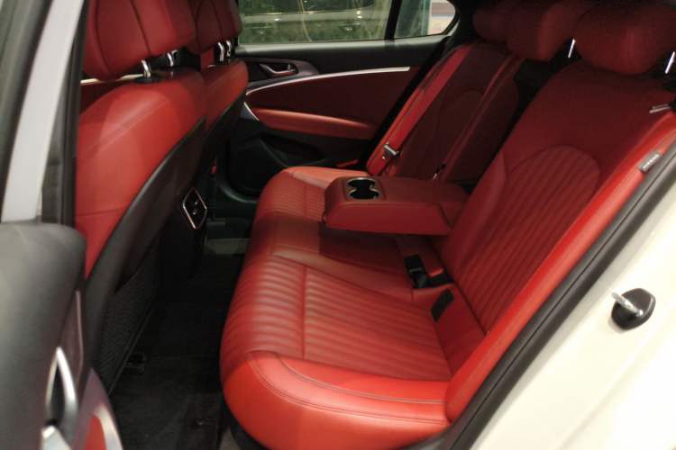 Used Genesis G70 2024 2.0T Hunter Model Rear-Drive Luxury Edition Shooting Brake Interior 4