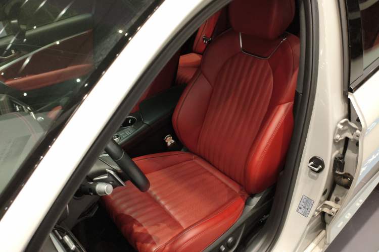 Used Genesis G70 2024 2.0T Hunter Model Rear-Drive Luxury Edition Shooting Brake Left Front Seat