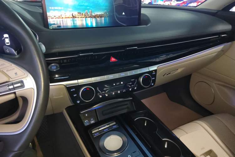 Used Genesis G80 2021 2.5T Rear-Drive Luxury Edition Audio And AC Panel