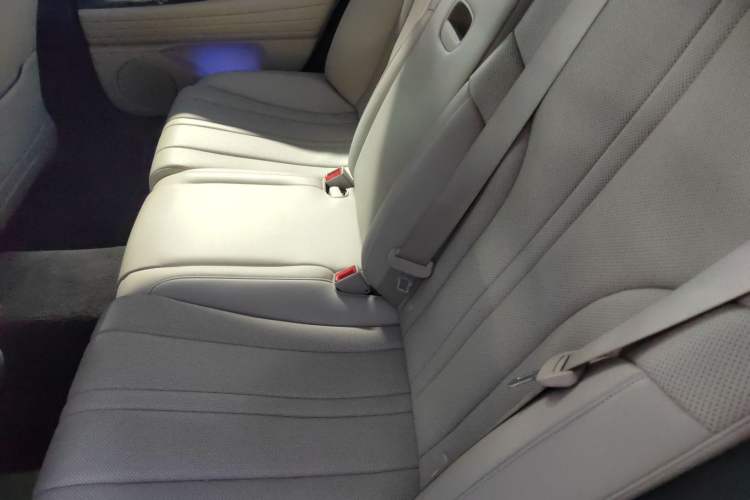 Used Genesis G80 2021 2.5T Rear-Drive Luxury Edition Interior 4