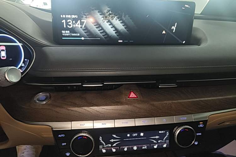 Used Genesis G80 2021 2.5T Rear-Drive Flagship Edition Audio And AC Panel