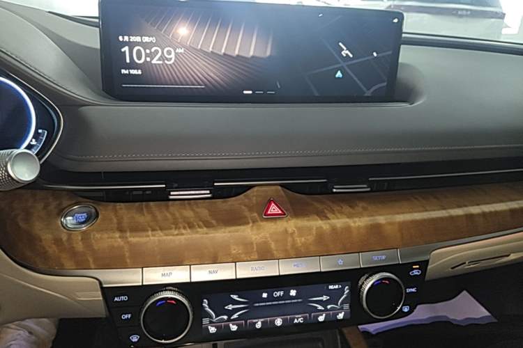 Used Genesis G80 2021 2.5T Rear-Drive Flagship Edition Audio And AC Panel