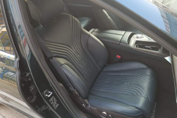 Used Genesis G80 2021 2.5T Rear-Drive Luxury Edition Right Front Seat