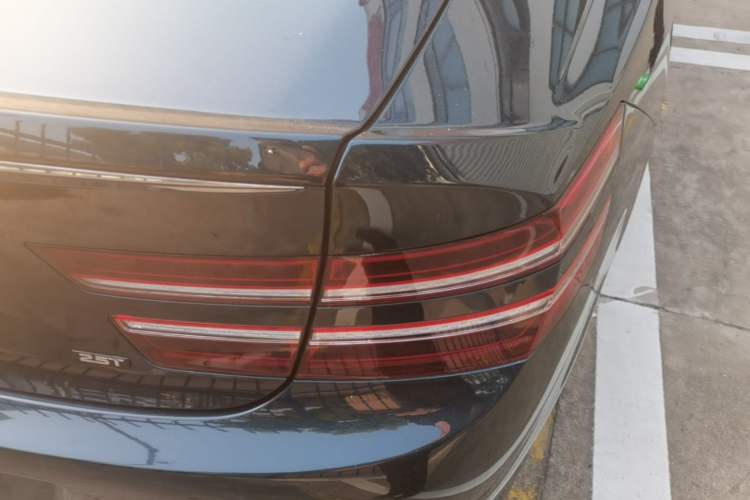 Used Genesis G80 2021 2.5T Rear-Drive Luxury Edition Right Rear Taillight