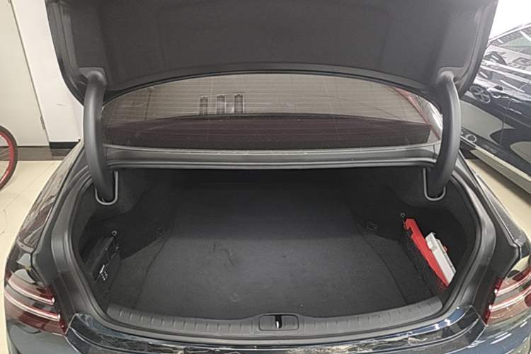 Used Genesis G80 2021 2.5T Rear-Drive Flagship Edition Trunk