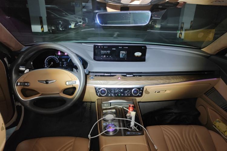 Used Genesis G80 2021 2.5T Four-Wheel Drive Flagship Edition Center Console