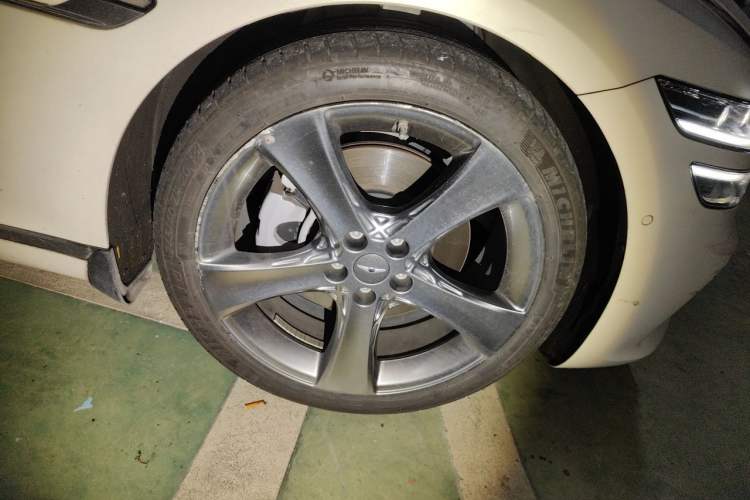 Used Genesis G80 2021 2.5T Four-Wheel Drive Flagship Edition Right Front Wheel Hub
