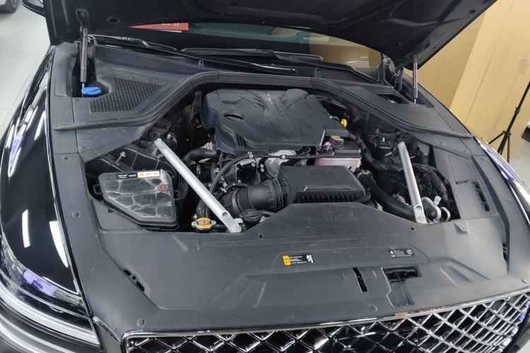 Used Genesis G80 2023 2.5T Four-Wheel-Drive Flagship Edition Engine Bay