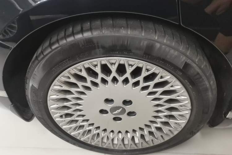 Used Genesis G80 2023 2.5T Rear-Drive Flagship Edition Right Rear Wheel Hub