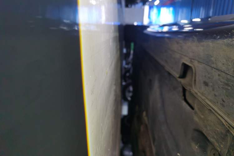 Used Genesis G80 2023 2.5T Rear-Drive Luxury Edition Right Side Sill