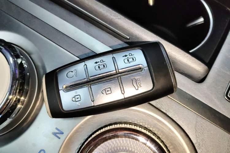 Used Genesis G80 2023 2.5T Rear-Drive Flagship Edition Vehicle Key
