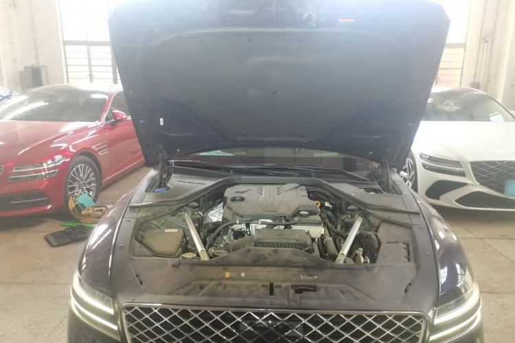 Used Genesis G80 2023 2.5T Rear-Drive Flagship Edition Engine Bay