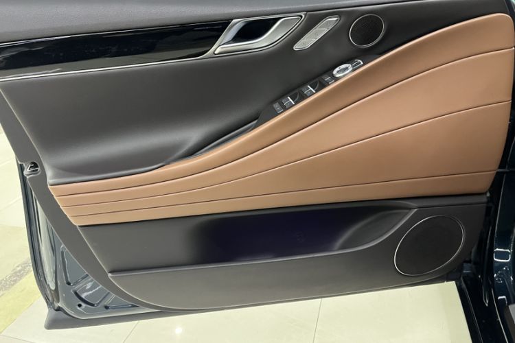 Used Genesis G80 2023 2.5T Rear-Drive Luxury Edition Interior 6