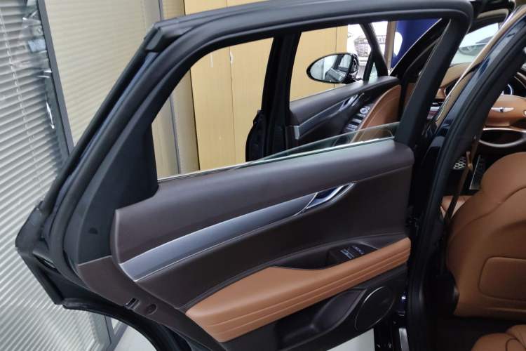 Used Genesis G80 2023 2.5T Rear-Drive Luxury Edition Interior 8