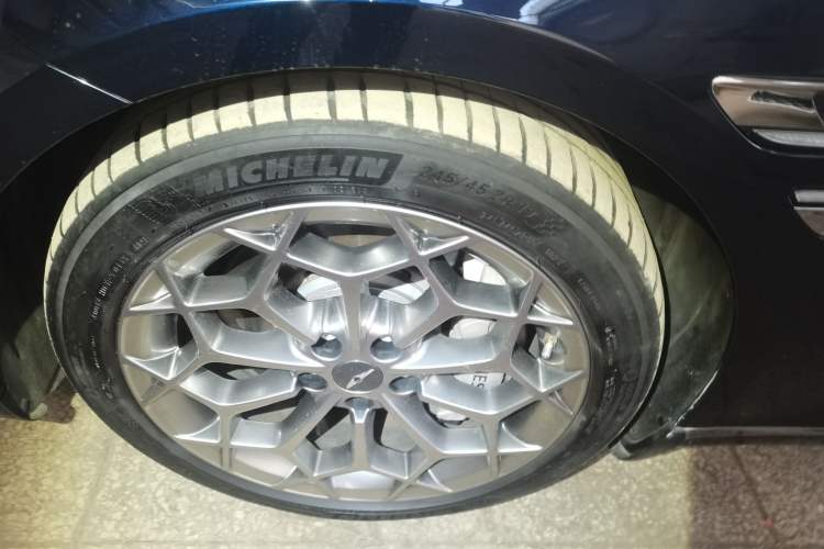 Used Genesis G80 2023 2.5T Rear-Drive Flagship Edition Left Front Wheel Hub