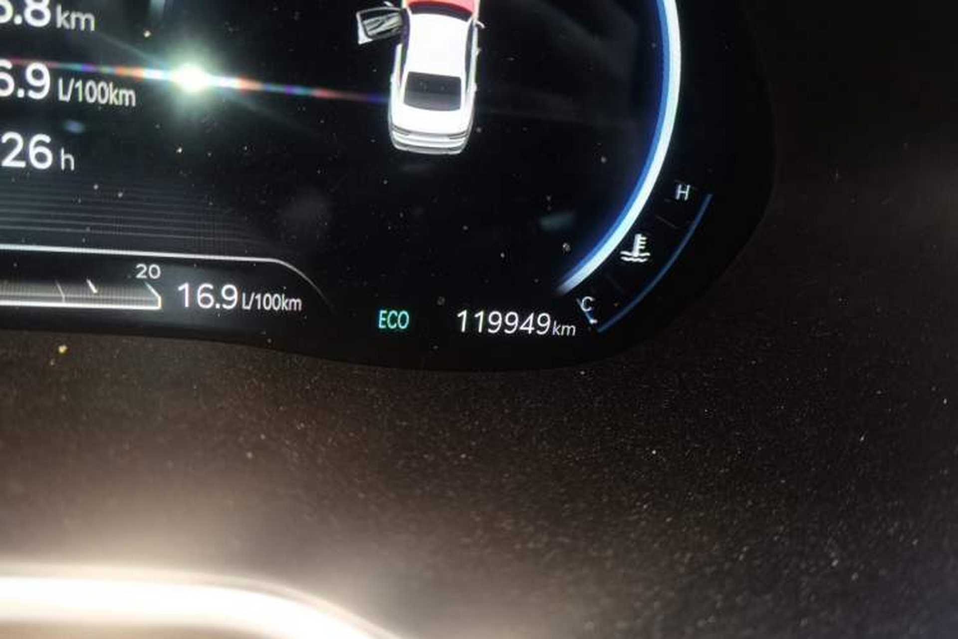 Used Genesis G80 2023 2.5T Four-Wheel-Drive Flagship Edition Odometer Close Up