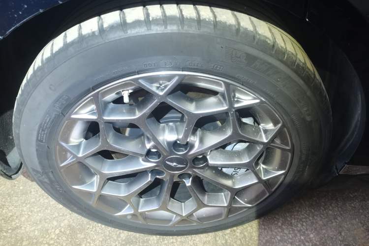 Used Genesis G80 2023 2.5T Rear-Drive Flagship Edition Right Rear Wheel Hub