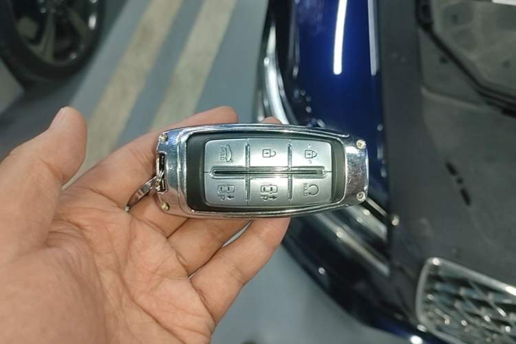 Used Genesis G80 2023 2.5T Rear-Drive Luxury Edition Vehicle Key