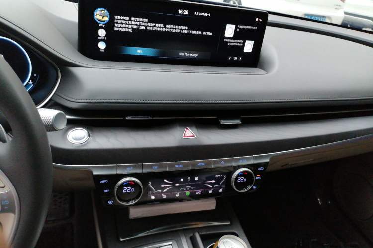 Used Genesis G80 2023 2.5T Rear-Drive Flagship Edition Audio And AC Panel