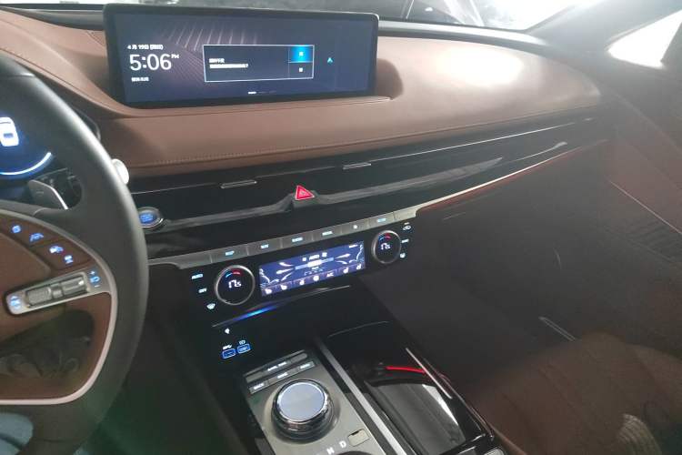 Used Genesis G80 2023 2.5T Rear-Drive Luxury Edition Audio And AC Panel