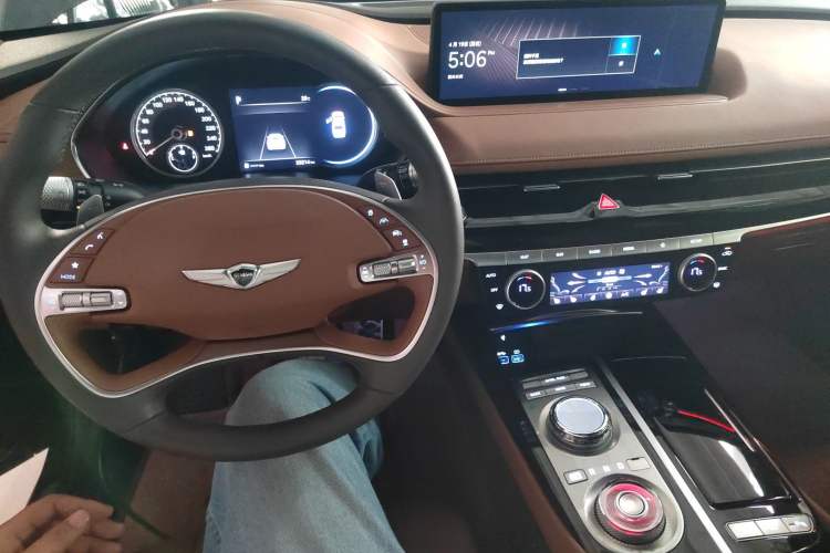 Used Genesis G80 2023 2.5T Rear-Drive Luxury Edition Center Console
