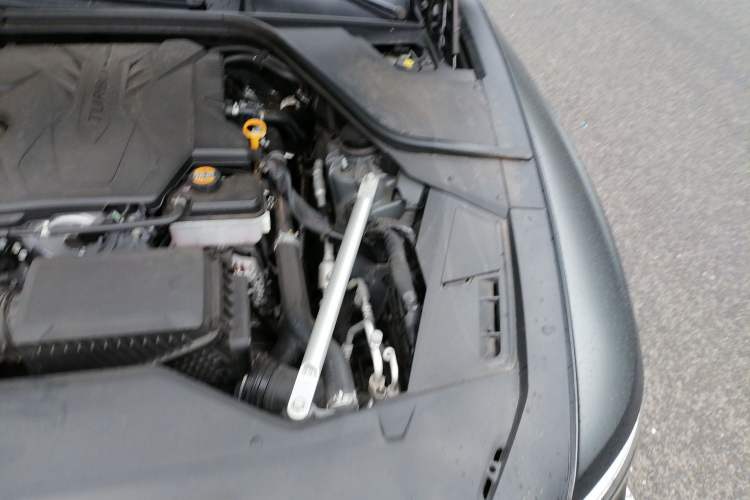 Used Genesis G80 2023 2.5T Rear-Drive Flagship Edition Engine Bay Left