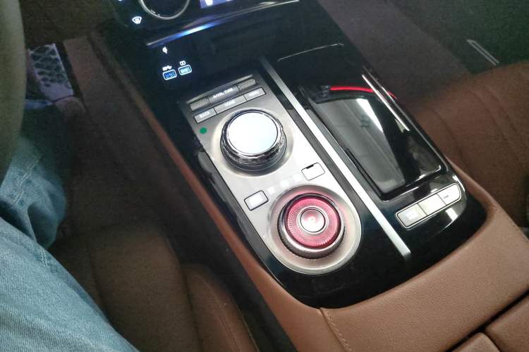 Used Genesis G80 2023 2.5T Rear-Drive Luxury Edition Gear Lever