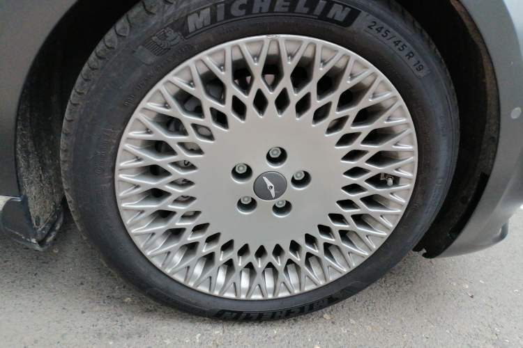 Used Genesis G80 2023 2.5T Rear-Drive Flagship Edition Right Front Wheel Hub