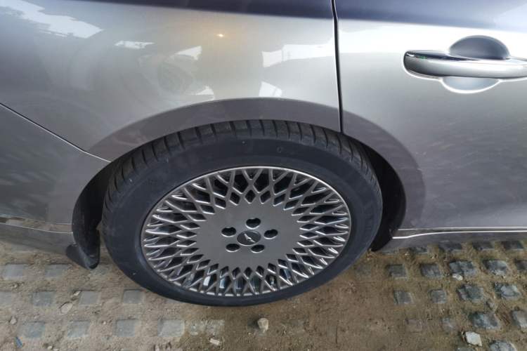 Used Genesis G80 2023 2.5T Four-Wheel-Drive Flagship Edition Right Rear Wheel Hub