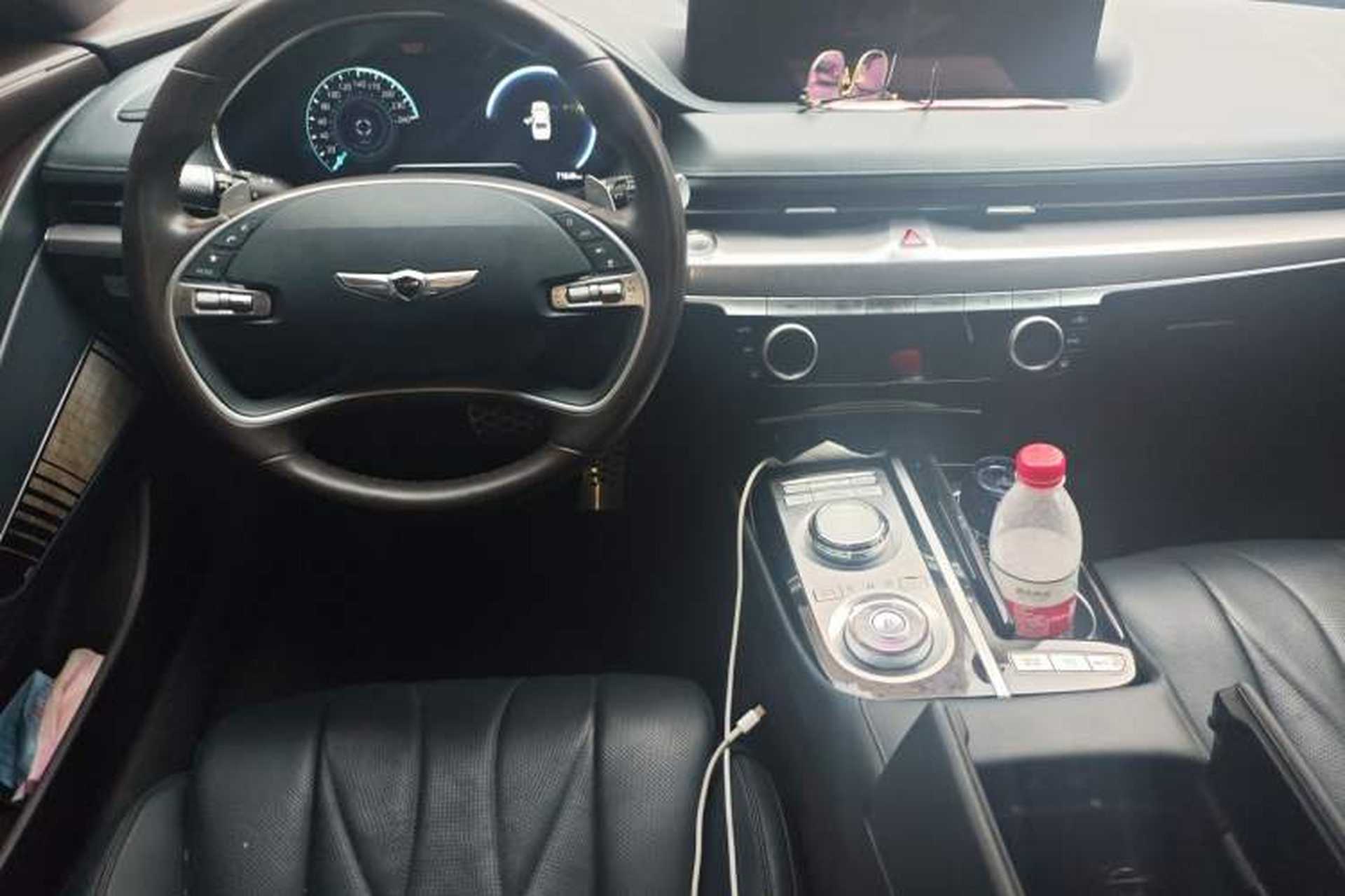 Used Genesis G80 2023 2.5T Four-Wheel-Drive Flagship Edition Center Console