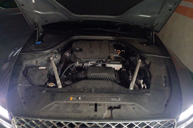 Used Genesis G80 2023 2.5T Rear-Drive Flagship Edition Engine Bay
