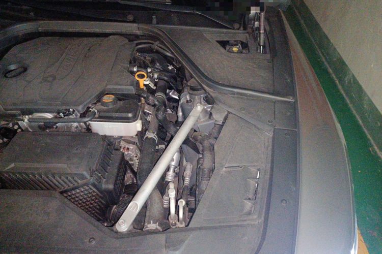 Used Genesis G80 2023 2.5T Rear-Drive Flagship Edition Engine Bay Left