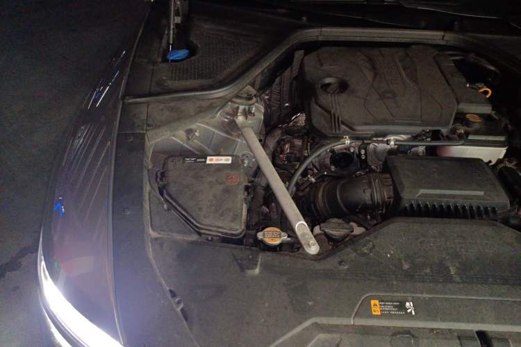 Used Genesis G80 2023 2.5T Rear-Drive Flagship Edition Engine Bay Right
