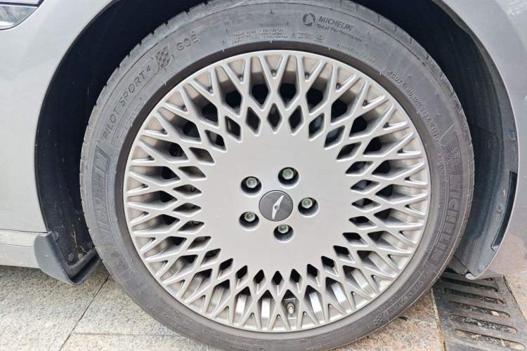 Used Genesis G80 2023 2.5T Rear-Drive Flagship Edition Right Front Wheel Hub