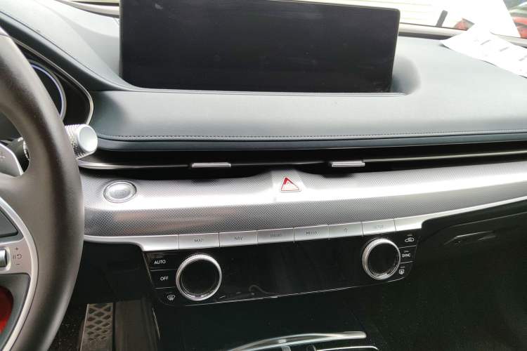 Used Genesis G80 2023 2.5T Rear-Drive Luxury Edition Audio And AC Panel