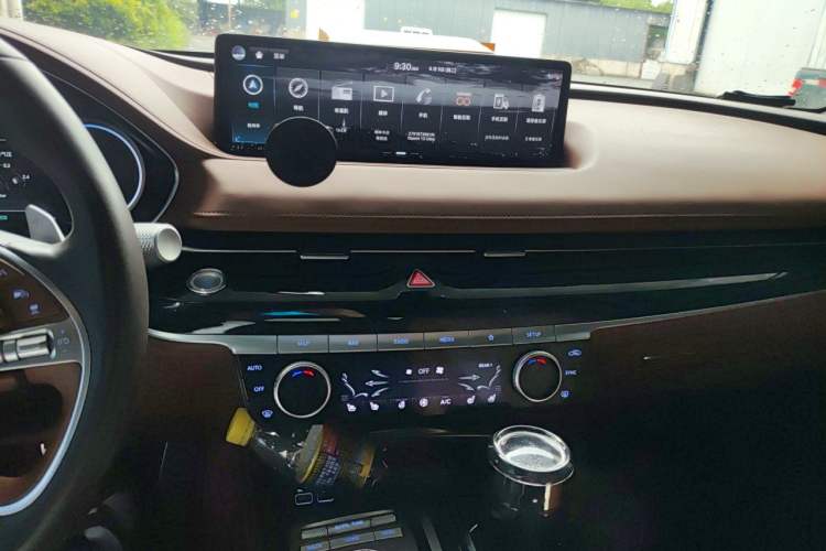 Used Genesis G80 2023 2.5T Rear-Drive Luxury Edition Audio And AC Panel