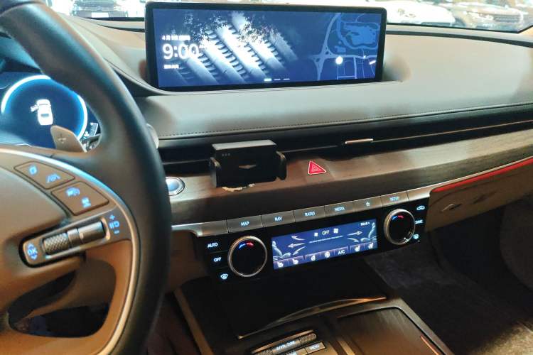 Used Genesis G80 2023 2.5T Four-Wheel-Drive Flagship Edition Audio And AC Panel