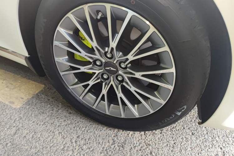 Used Genesis G80 2023 2.5T Rear-Drive Flagship Edition Right Front Wheel Hub