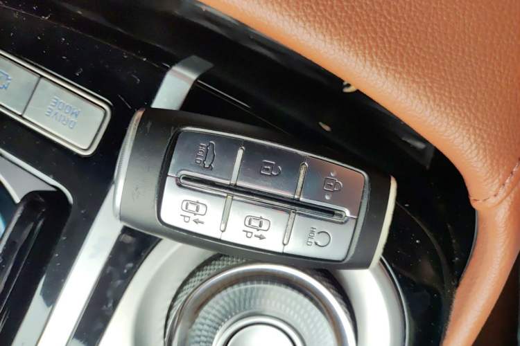 Used Genesis G80 2023 2.5T Rear-Drive Luxury Edition Vehicle Key