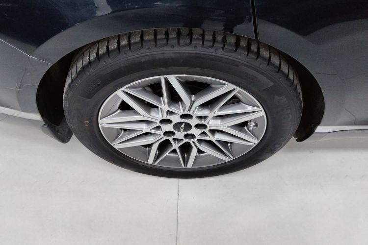 Used Genesis G80 2024 2.5T Rear-Drive Luxury Edition Exterior 8