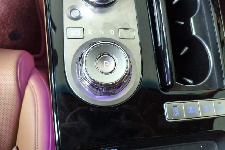 Used Genesis G80 2024 2.5T Rear-Drive Luxury Edition Gear Lever