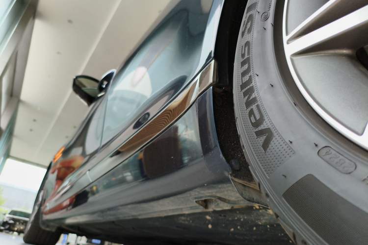 Used Genesis G80 2024 2.5T Rear-Drive Luxury Edition Left Side Sill