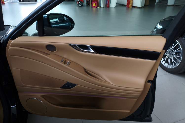 Used Genesis G80 2024 2.5T Rear-Drive Luxury Edition Right Front Door Interior